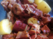 Costela bovina com batata e agrião