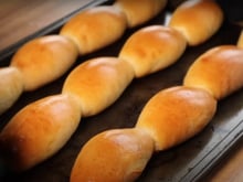 Bisnaguinha caseira é muito mais gostosa que a do mercado: receita entrega todos os segredos do pãozinho, nunca tinha feito um tão gostoso!