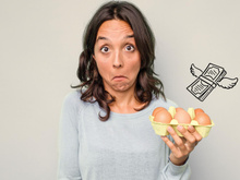 Alto preço do ovo faz consumidores buscarem novas alternativas: veja como substituir a proteína no café da manhã e lanche