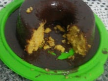 Bolo de cenoura com recheio de coco e cobertura de chocolate