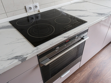 Profissionais de limpeza concordam: papel toalha é essencial para remover resíduos do cooktop