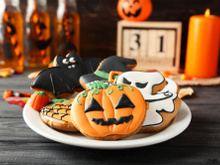 Halloween: como surgiu o dia das bruxas e por que é tradição dar doces e usar fantasias