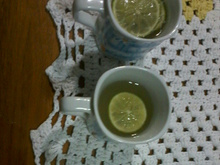 Chá de capim cidreira com limão e gengibre