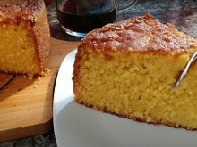 Bolo de milho fofinho, molhadinho e SEM TRIGO: receita fácil e rápida que sempre dá certo