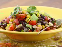 Salada de feijão preto: como fazer