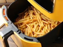 André Luiz, nutricionista e chef de cozinha: "Vamos diminuir a quantidade de acrilamida das batatinhas feitas na airfryer? O que a gente pode fazer é..."