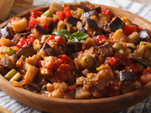 Caponata é a entrada FÁCIL que vai surpreender seus convidados: aprenda a verdadeira receita italiana e descubra se é o mesmo que antepasto