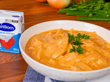 Strogonoff de frango irresistível com LeitBom