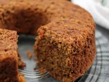 Sem manteiga, nem leite: bolo fofinho de beterraba é a receita deliciosa e fácil que vai surpreender todo mundo