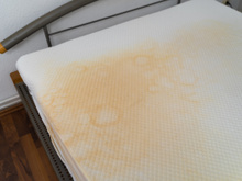 Remova o amarelado do colchão com essa misturinha caseira muito barata!