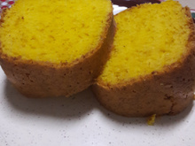 Bolo de cenoura com laranja inteira