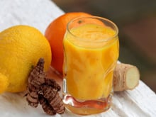 Para que serve misturar açafrão, pimenta, gengibre e limão? A bebida de ouro que todos deveriam tomar