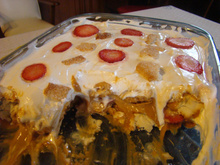 Pavê folhado de doce de leite e morangos