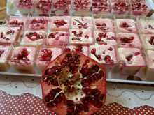 Mousse com Calda de Romã