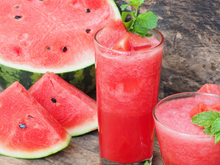 Por que você deve incluir o suco de melancia com hortelã na sua rotina neste verão? Os benefícios vão te surpreender