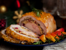 Rocambole suíno recheado à pururuca