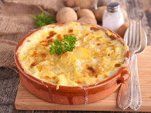 Gratinado de batata com presunto e queijo