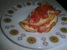 Panquecas com creme de confeiteiro e morangos