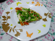 Pizza de rúcula com molho especial