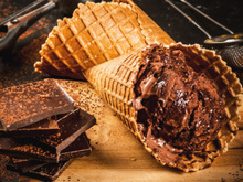 Sorvete cremoso de chocolate vai derreter na sua boca e só usa 4 ingredientes! Descubra como fazer