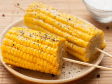 Perguntei a 3 chefs qual a melhor maneira de cozinhar milho — e todos disseram a mesma coisa.