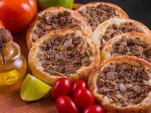 Esfirra aberta: aprenda como fazer a massa e 2 recheios deliciosos