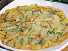 Sem farinha e sem ovo: aprenda a fazer gamjajeon, a famosa panqueca de batata coreana crocante que leva apenas 3 ingredientes