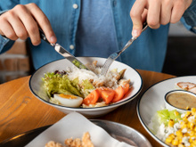 Médico revela 5 grupos alimentares que aceleram a deterioração dos rins, enfatiza que são um órgão que não se regenera e recomenda plano alimentar para prolongar vida útil