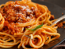 Você só precisa de uma panela para fazer esse almoço completo: macarronada perfeita para o final de semana