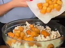 Não se fala em outra coisa que não seja essa pipoca com queijinho: receita gostosa perfeita para fazer hoje!