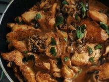 Frango com shimeji e requeijão
