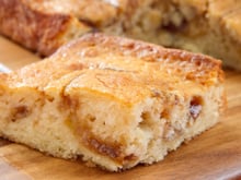 Receita de bolo de maçã com canela e limão: uma opção fácil e rápida para servir no lanche da tarde
