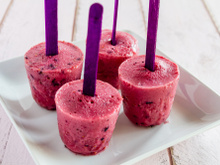Picolé de frutas vermelhas