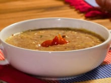 Receita fácil de fazer: creme quente de baroa com carne-seca é perfeito para o almoço ou jantar nos dias frios e o TudoGostoso te ensina