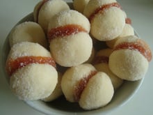 Petit four beijo de freira
