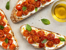 Tomates confitados em casa, muito melhor que de restaurantes caros: TudoGostoso ensina como preparar esse acompanhamento com poucos ingredientes