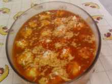 Nhoque com formato de bolinha (recheado com mussarela)