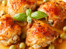 Frango ao limão com azeitonas verdes: uma receita fácil e aromática pronta em 30 minutos