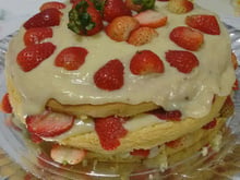 Bolo de morango simples