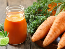 Suco detox de cenoura com limão para desinchar o corpo e emagrecer: veja como fazer