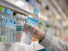 Mais de 650 mil garrafas de água foram recolhidas dos supermercados devido a supostas condições insalubres de embalagem