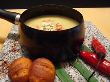 Sopa veloute de frango com champignon paris fresco