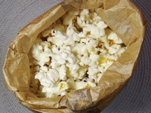 Pipoca de micro-ondas com milho comum sem óleo