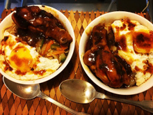 Macarrão shayreana e frango shayanês