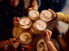 Nem suco de laranja, nem vinho: essa é a bebida que mais aumenta o nível de açúcar no sangue