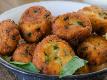 Almôndegas crocantes de abobrinha que até crianças que odeiam verduras não conseguem resistir