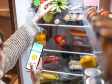 Geladeira do futuro? Novo modelo tem 4 portas, reduz odor e bactérias e pode ser controlada pelo celular