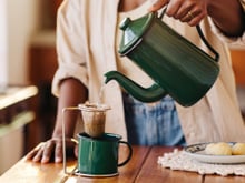 O café está presente na mesa da maioria dos brasileiros, mas muitas pessoas ainda têm dúvidas na hora de prepará-lo: TudoGostoso revela todas as dicas para fazer o café perfeito