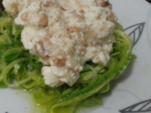 Macarrão de abobrinha com molho de ricota