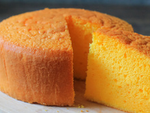 Em 3 minutos você prepara esse bolo de laranja fofinho, fácil e com poucos ingredientes para comer com o café da tarde